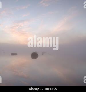 Misty Sunrise sur Loch Ba Banque D'Images