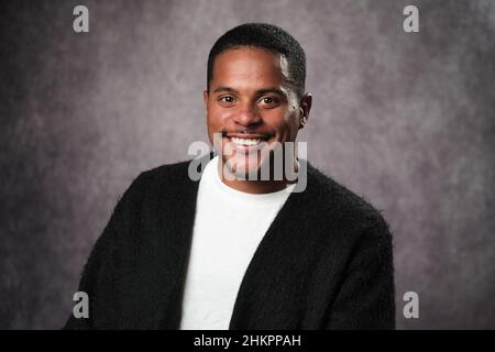Business Portrait décontracté de jeune Afro-américain Designer souriant Banque D'Images
