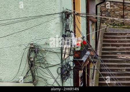 câble électrique chaos en roumanie Banque D'Images