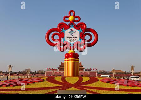 Grand emblème des Jeux Olympiques d'hiver de 2022 à Pékin sur la place Tiananmen en Chine Banque D'Images