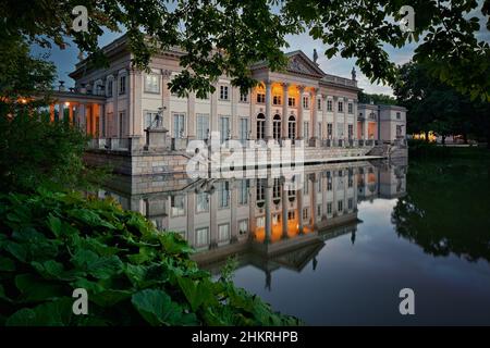 Varsovie, Lazienki Klolewskie, la façade nord du palais sur l'île Banque D'Images