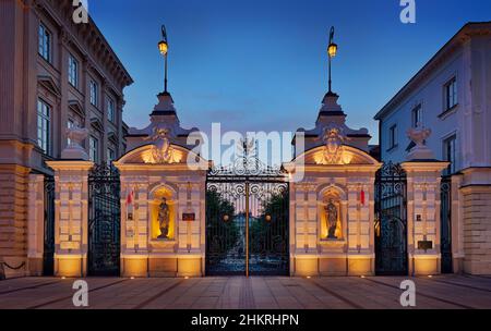 Warszawa Uniwersytet Warszawski - Université de Varsovie - porte principale sur Krakowskie Przedmieście Banque D'Images