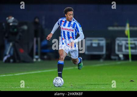 SITTARD, PAYS-BAS - FÉVRIER 5 : Trustin van 't Loo de SC Heerenveen pendant le match néerlandais Eredivisie entre Fortuna Sittard et SC Heerenveen à Fortuna Sittard Stadion le 5 février 2022 à Sittard, pays-Bas (photo de Perry van de Leuvert/Orange Pictures) Banque D'Images