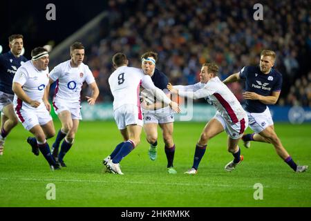 5th février 2022: Guinness six Nations 2022, ScotlandÕs Hamish Watson est attaqué par EnglandÕs Ben Youngs et EnglandÕs Max Malins pendant le match Scotland / England Calcutta Cup au stade BT Murrayfield.Édimbourg.Écosse, Royaume-Uni.Crédit : Ian Rutherford Alay Live News. Banque D'Images