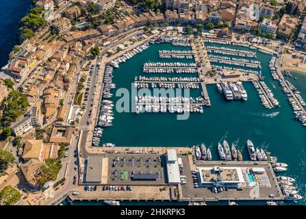 Vue aérienne, Port de Sóller, Port de Sóller, Lighthouses Far de Bufador et Far de sa Creu à l'entrée du port, Sóller, Majorque, Iles Baléares Banque D'Images