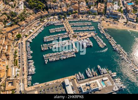 Vue aérienne, Port de Sóller, Port de Sóller, Lighthouses Far de Bufador et Far de sa Creu à l'entrée du port, Sóller, Majorque, Iles Baléares Banque D'Images