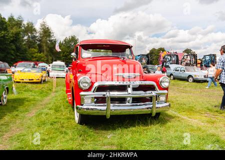 Pick-up chevrolet 3600 1954 1955 rouge vintage au salon de l'auto Banque D'Images