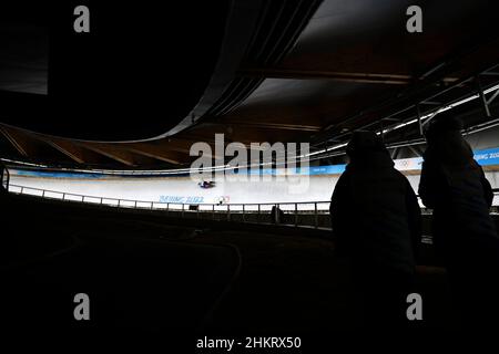 Pékin, Chine.5th févr. 2022.Vue générale Luge : les célibataires masculins pendant les Jeux Olympiques d'hiver de 2022 à Beijing au Centre National de Sliding à Beijing, Chine .Credit: AFLO SPORT/Alay Live News Banque D'Images