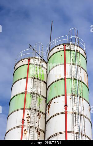 Silos d'usine de groupage en béton, installation de construction de site Banque D'Images