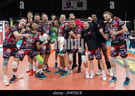 Pérouse, Italie.05th Fév 2022. sir safety conad perugia esulta per la vittoria pendant Sir Safety Conad Perugia vs Consar Ravenna, Volleyball Italian Serie A Men SuperLeague Championship Championship à Perugia, Italie, février 05 2022 crédit: Independent photo Agency/Alay Live News Banque D'Images