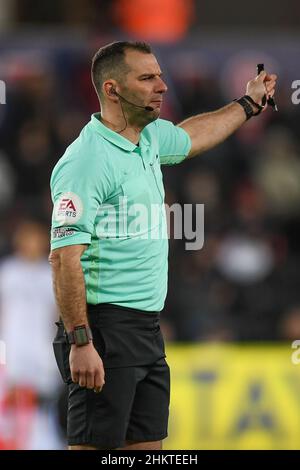 Swansea, Royaume-Uni.05th févr. 2022.Tim Robinson arbitre lors du match à Swansea, Royaume-Uni, le 2/5/2022.(Photo par Mike Jones/News Images/Sipa USA) crédit: SIPA USA/Alay Live News Banque D'Images