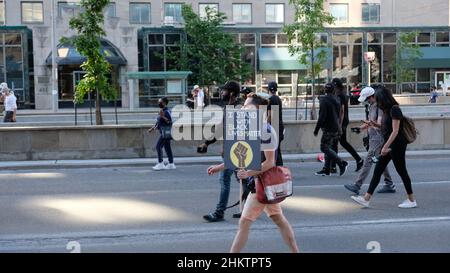 Rassemblement de protestation pacifique plaidant pour Black Lives Matter et la justice sociale Banque D'Images