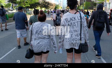 Rassemblement de protestation pacifique plaidant pour Black Lives Matter et la justice sociale Banque D'Images