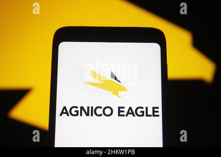 Ukraine.05th févr. 2022.Dans cette illustration, le logo d'Agnico Eagle Mines Limited est visible sur l'écran d'un smartphone.(Photo de Pavlo Gonchar/SOPA Images/Sipa USA) crédit: SIPA USA/Alay Live News Banque D'Images