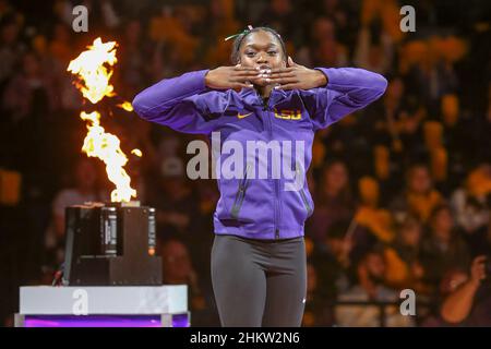 Bâton Rouge, LA, États-Unis.05th févr. 2022.Kiya Johnson de LSU est présenté à la couronne avant l'action de gymnastique de la NCAA entre les Tigres d'Auburn et les Tigres de LSU au Centre d'assemblage de Pete Maravich à Baton Rouge, LA.Jonathan Mailhes/CSM/Alamy Live News Banque D'Images