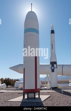 Des roquettes exposées au Northrop Grumman Rocket Garden, Corrine, Utah. Banque D'Images