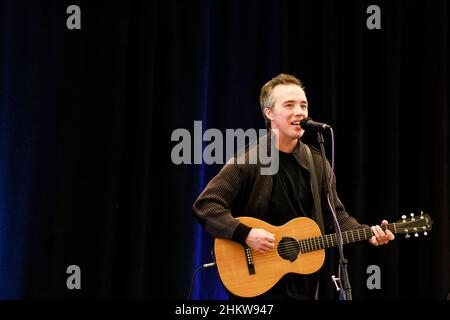 BLOOMINGTON, ÉTATS-UNIS - 2022/02/05: Jason Wilber se produit à l'exposition de musique annuelle 3rd au Monroe County Convention Center de Bloomington le 5 février 2022, à Bloomington, Ind. (Photo de Jeremy Hogan/The Bloomingtonian) Banque D'Images