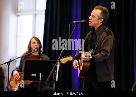 BLOOMINGTON, ÉTATS-UNIS - 2022/02/05: Jason Wilber se produit à l'exposition de musique annuelle 3rd au Monroe County Convention Center de Bloomington le 5 février 2022, à Bloomington, Ind. (Photo de Jeremy Hogan/The Bloomingtonian) Banque D'Images