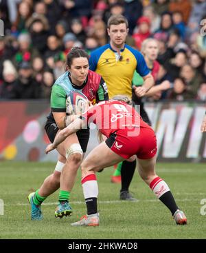 TWICKENHAM - ANGLETERRE 5 FÉV 22: Elle Bloor de Harlequins et Marlie Packer de Saracen's en action pendant les Harlequins Women contre Saracens Women, Twickenham Stoop, Londres, Royaume-Uni, le 5th février 2022.Photo de Gary Mitchell/Alay Live News Banque D'Images