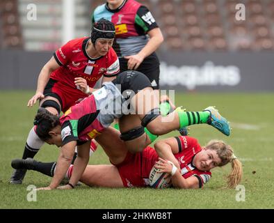 TWICKENHAM - ANGLETERRE 5 FÉVRIER 22 : Amelia Harper de Harlequins et Marlie Packer de Saracen’s en action pendant les Harlequins Women contre Saracens Women, Twickenham Stoop, Londres, Royaume-Uni, le 5th février 2022.Photo de Gary Mitchell/Alay Live News Banque D'Images