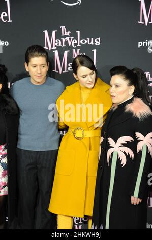 La merveilleuse soirée de patinage de Mme Maisel à Bryant Park, New York, le 5 février 2022 avec Rachel Brosnahan, Alex Borstein, Michael Zegen, photos de Nadja Sayej Banque D'Images