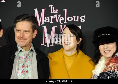 La merveilleuse soirée de patinage de Mme Maisel à Bryant Park, New York, le 5 février 2022 avec Rachel Brosnahan, Alex Borstein, Michael Zegen, photos de Nadja Sayej Banque D'Images