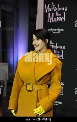 La merveilleuse soirée de patinage de Mme Maisel à Bryant Park, New York, le 5 février 2022 avec Rachel Brosnahan, Alex Borstein, Michael Zegen, photos de Nadja Sayej Banque D'Images