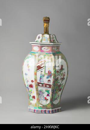 Art inspiré d'un pot octogonal, couvert d'ovoïdes avec plantes à fleurs et figures dans un jardin clos en panneaux, octogonal, bocal ovoïde avec couvercle en porcelaine, peint sur le glaçage en bleu, rouge, rose, vert, violet, noir et or. Le ventre est recouvert de branches de pivoine sur un fond de, les œuvres classiques modernisées par Artotop avec une touche de modernité. Formes, couleur et valeur, impact visuel accrocheur sur l'art émotions par la liberté d'œuvres d'art d'une manière contemporaine. Un message intemporel qui cherche une nouvelle direction créative. Artistes qui se tournent vers le support numérique et créent le NFT Artotop Banque D'Images