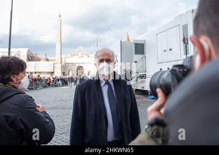 Rome, Italie.05th févr. 2022.Walter Veltroni arrive à l'église des artistes à Rome pour les funérailles de l'actrice italienne Monica Vtti (photo de Matteo Nardone/Pacific Press/Sipa USA) Credit: SIPA USA/Alay Live News Banque D'Images