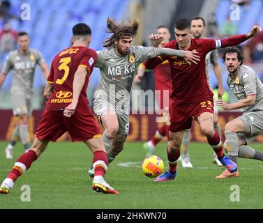 Rome, Italie.5th févr. 2022.Manolo Portanova (C) de Gênes traverse un match de football entre Roma et Gênes à Rome, Italie, le 5 février 2022.Credit: Augusto Casasoli/Xinhua/Alamy Live News Banque D'Images