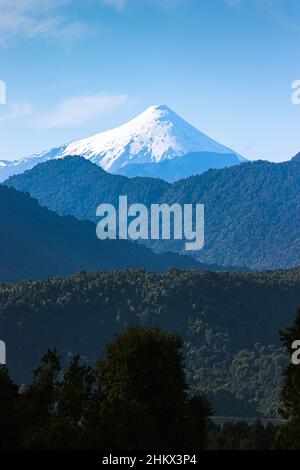 Vue aérienne des immenses montagnes Banque D'Images