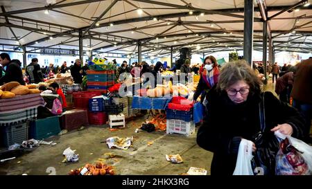 Izmir, Izmir, Turquie.3rd févr. 2022.L'Institut turc de statistique a annoncé que le taux officiel d'inflation des consommateurs est de 48,69 pour cent.Entre-temps, selon les calculs du Groupe de recherche sur l'inflation, qui est composé d'économistes indépendants, a annoncé le taux annuel d'inflation à la consommation de 114,87 pour cent.(Credit image: © Dil Toffolo/Pacific Press via ZUMA Press Wire) Banque D'Images