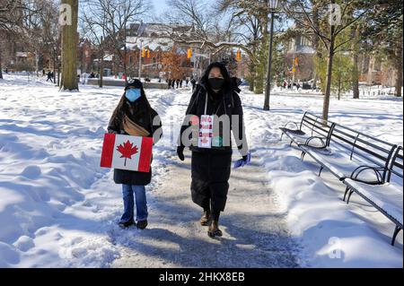 5 février 2022.Toronto, Canada.Manifestation du convoi de la liberté de Toronto. Banque D'Images