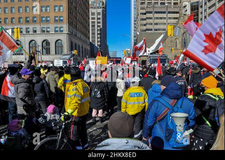 5 février 2022.Toronto, Canada.Manifestation du convoi de la liberté de Toronto. Banque D'Images