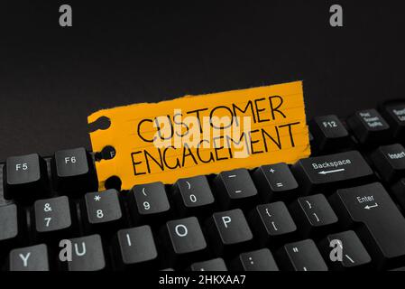 Affiche indiquant l'engagement du client. Internet concept communication connexion entre un consommateur et une marque création d'un nouveau livre de cuisine en ligne, dactylographie et Banque D'Images