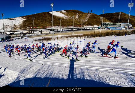 Zhangjiakou, Chine.06th févr. 2022.La course de skiathlon Men 2 x 15 km au centre national de ski de Zhangjiakou, Chine, 6 février 2022.Crédit : Roman Vondrous/CTK photo/Alay Live News Banque D'Images