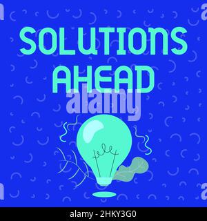 Texte présentant inspiration Solutions Ahead. Internet concept en action ou processus de résolution d'un problème ou de problème lumière éclairée dessin d'ampoule Banque D'Images