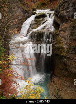 Automne à Cascada de la Cueva Banque D'Images