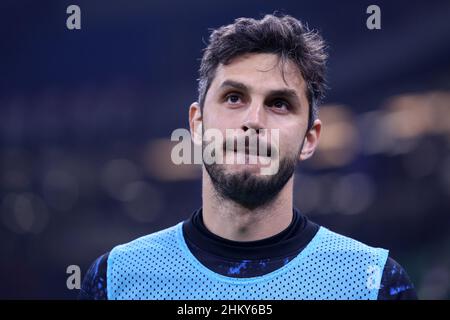 Andrea Ranocchia du FC Internazionale regarde pendant la série Un match entre le FC Internazionale et l'AC Milan au Stadio Giuseppe Meazza le 5 février 2022 à Milan, Italie Banque D'Images