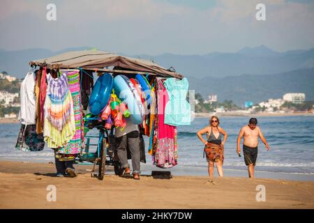 Vendeur vendant de l'artisanat.Plage de Manzanillo.Océan Pacifique.Colima.Mexique, Amérique du Nord Banque D'Images
