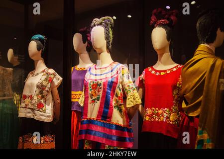 Robes, Frida Kahlo Museum, Coyoacan, Mexico.Amérique du Nord Banque D'Images