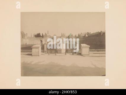 Art inspiré par la vue sur la cour du Palais de Fontainebleau, Palais de Fontainebleau. - La Cour des Adieux, X phot., Fontainebleau, c. 1875 - c. 1900, carton, imprimé albumine, hauteur 207 mm × largeur 274 mm, oeuvres classiques modernisées par Artotop avec une touche de modernité. Formes, couleur et valeur, impact visuel accrocheur sur l'art émotions par la liberté d'œuvres d'art d'une manière contemporaine. Un message intemporel qui cherche une nouvelle direction créative. Artistes qui se tournent vers le support numérique et créent le NFT Artotop Banque D'Images