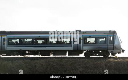 Train diesel de classe 168 de Chiltern Railways, vue latérale, Warwickshire, Royaume-Uni Banque D'Images