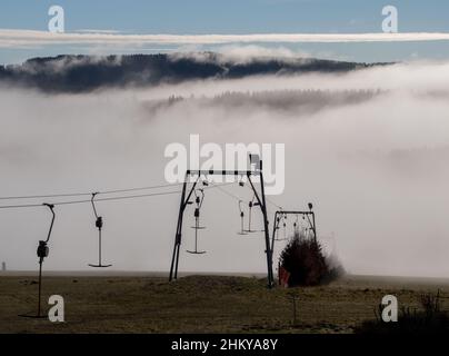 Inversion des conditions météorologiques près du village allemand Neuastenberg Banque D'Images