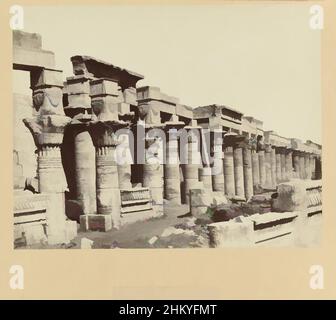 Art inspiré par Une colonnade du temple d'Isis sur l'île de Philae.E 111. Colonnes du temple d'Isis, philae., la photographie fait partie de la série de photographies de l'Egypte recueillies par Richard Polak., Antonio Beato, Egypte, c. 1895 - c. 1915, support photographique, papier, oeuvres classiques modernisées par Artotop avec un peu de modernité. Formes, couleur et valeur, impact visuel accrocheur sur l'art émotions par la liberté d'œuvres d'art d'une manière contemporaine. Un message intemporel qui cherche une nouvelle direction créative. Artistes qui se tournent vers le support numérique et créent le NFT Artotop Banque D'Images