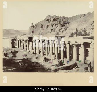 Art inspiré par Une colonnade du temple d'Isis sur l'île de Philae.E 112. Colonnes du temple d'Isis. Philae., la photographie fait partie de la série photographique de l'Égypte collectée par Richard Polak., Antonio Beato, Egypte, c. 1895 - c. 1915, support photographique, papier, oeuvres classiques modernisées par Artotop avec un peu de modernité. Formes, couleur et valeur, impact visuel accrocheur sur l'art émotions par la liberté d'œuvres d'art d'une manière contemporaine. Un message intemporel qui cherche une nouvelle direction créative. Artistes qui se tournent vers le support numérique et créent le NFT Artotop Banque D'Images