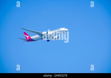 Avions en vol au-dessus de Botany Bay, en direction d'un atterrissage à l'aéroport de Mascot par une journée claire et ensoleillée. Banque D'Images