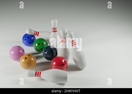 Quilles blanches et boules de bowling isolées sur fond blanc.Concept créatif minimaliste.3D illustration du rendu Banque D'Images