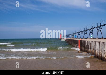 Phare de South Haven Breakwater le long du lac Michigan Banque D'Images