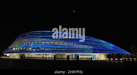 Pékin, Chine.6th févr. 2022.La photo prise le 6 février 2022 montre une vue nocturne de l'ovale national de patinage de vitesse à Beijing, capitale de la Chine.Credit: Ding Xu/Xinhua/Alamy Live News Banque D'Images